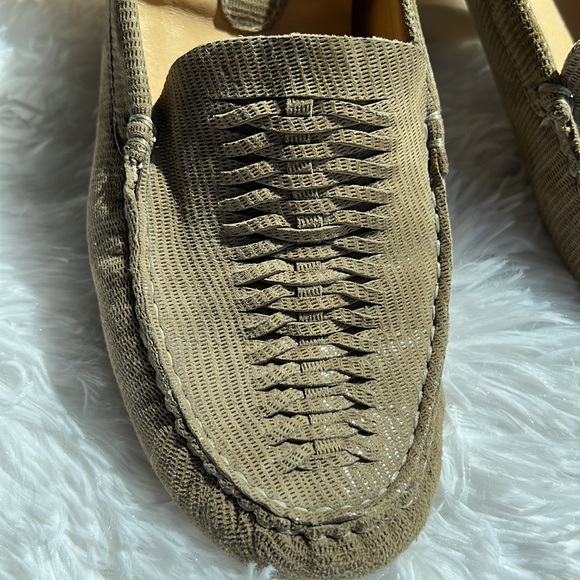 Van Eli Suede Upper with Sparkle.
Great looking and comfortable - Picture 3 of 12